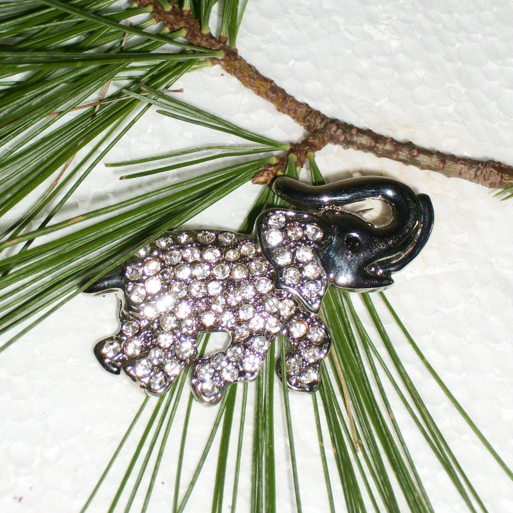❄️HP❄️ Silver Plate ELEPHANT Brooch Pin w/RHINESTONES NWT
